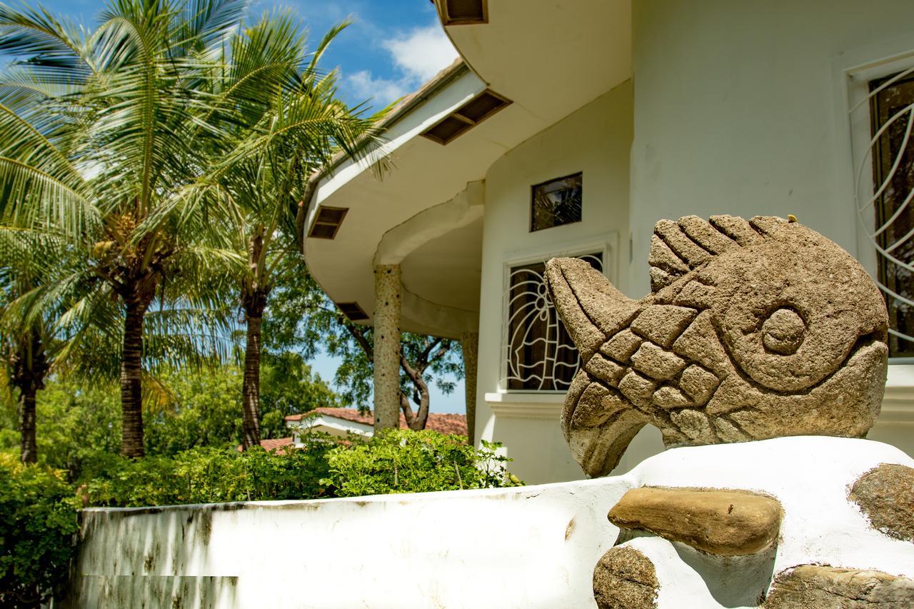 Two Brothers Surf Resort Tola Exterior foto
