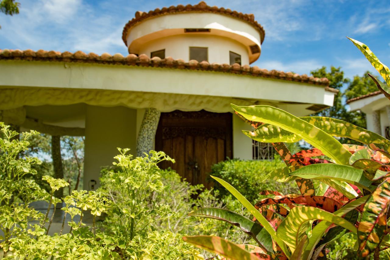 Two Brothers Surf Resort Tola Exterior foto