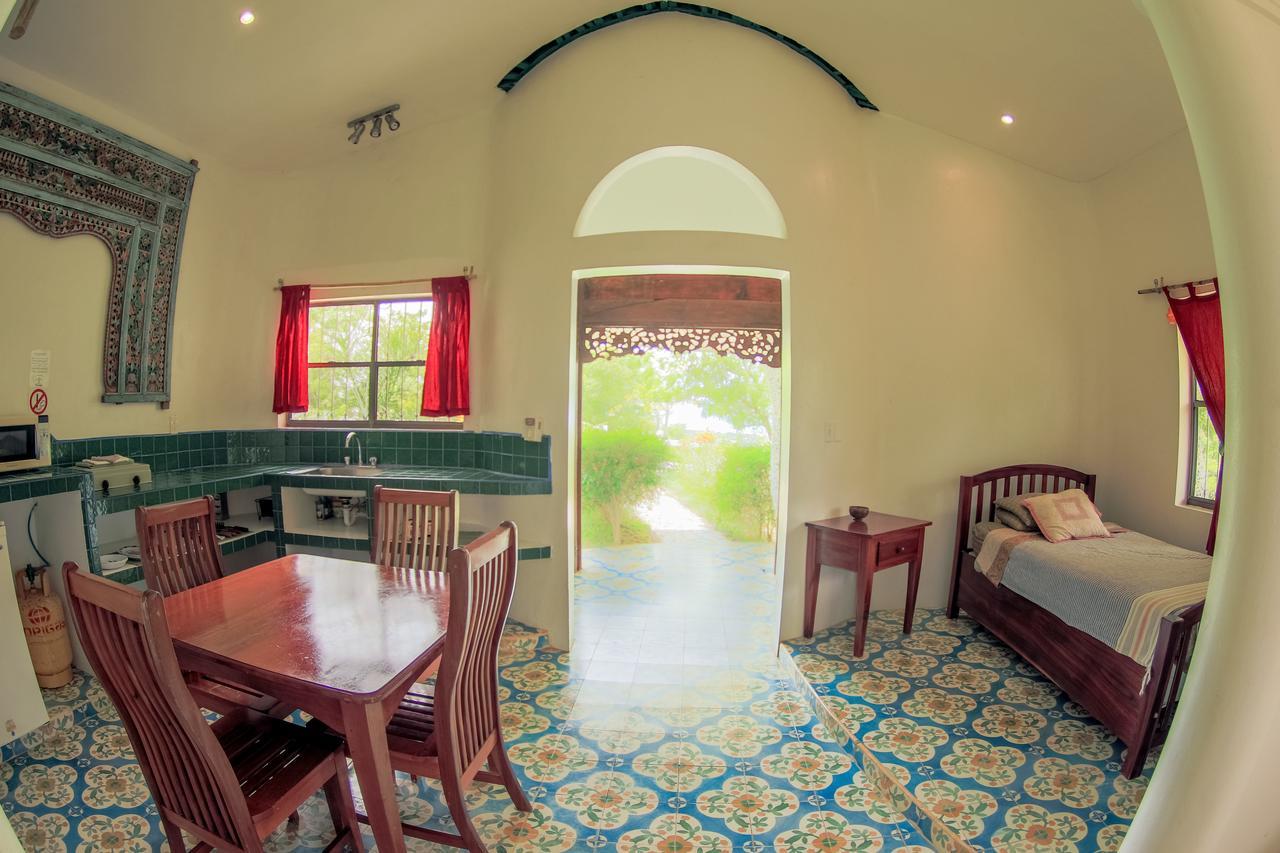 Two Brothers Surf Resort Tola Exterior foto