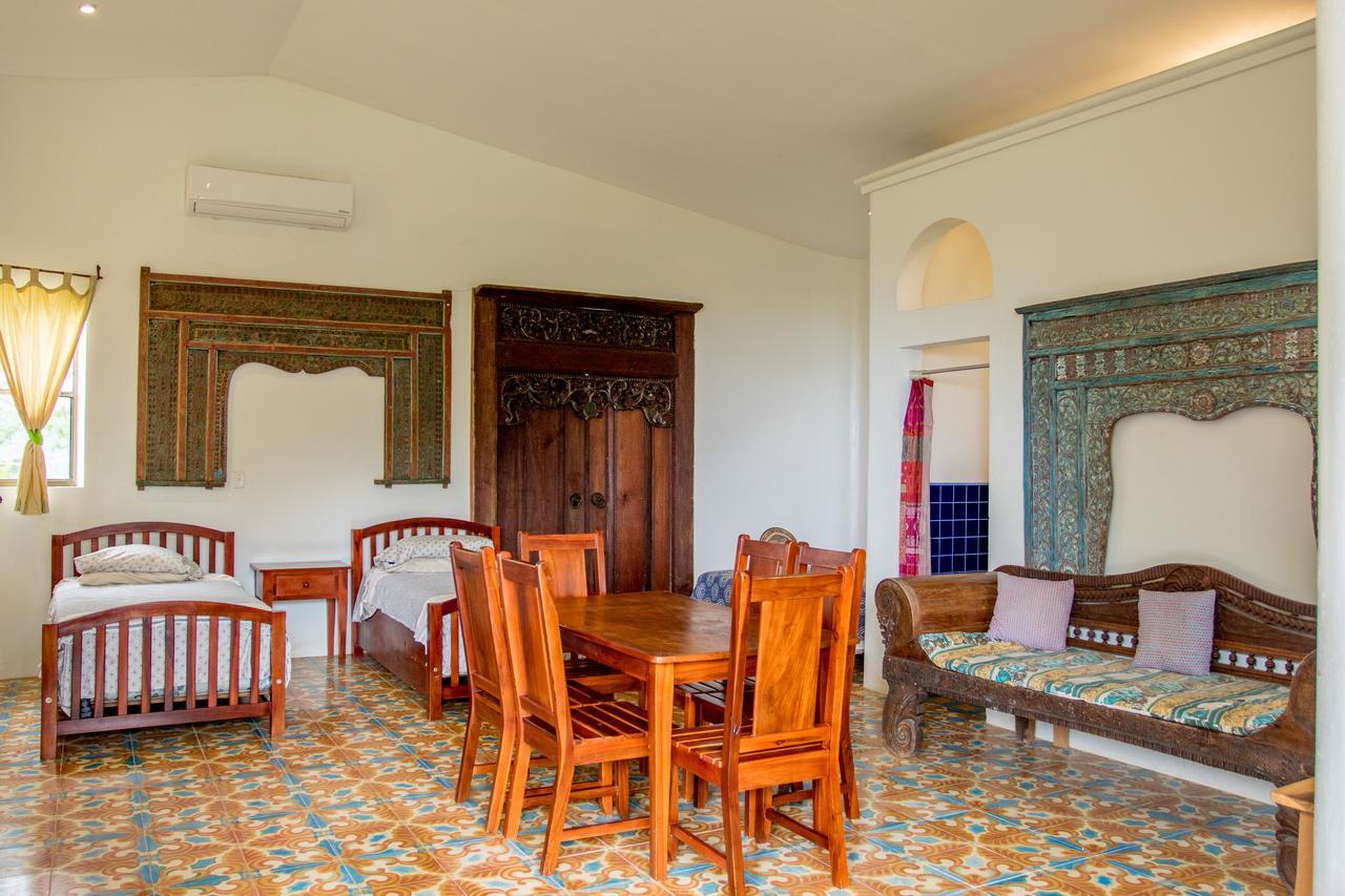 Two Brothers Surf Resort Tola Exterior foto