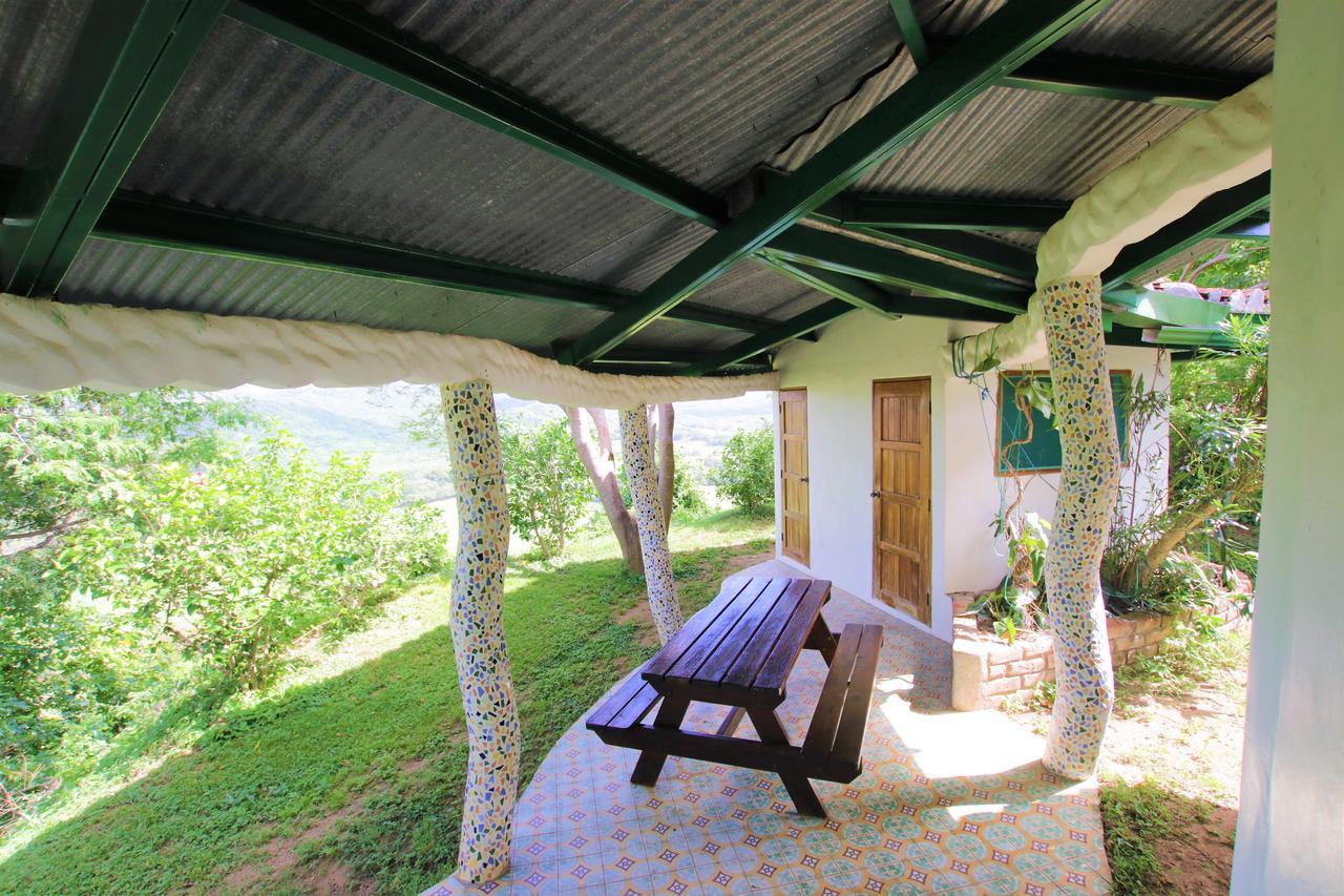 Two Brothers Surf Resort Tola Exterior foto